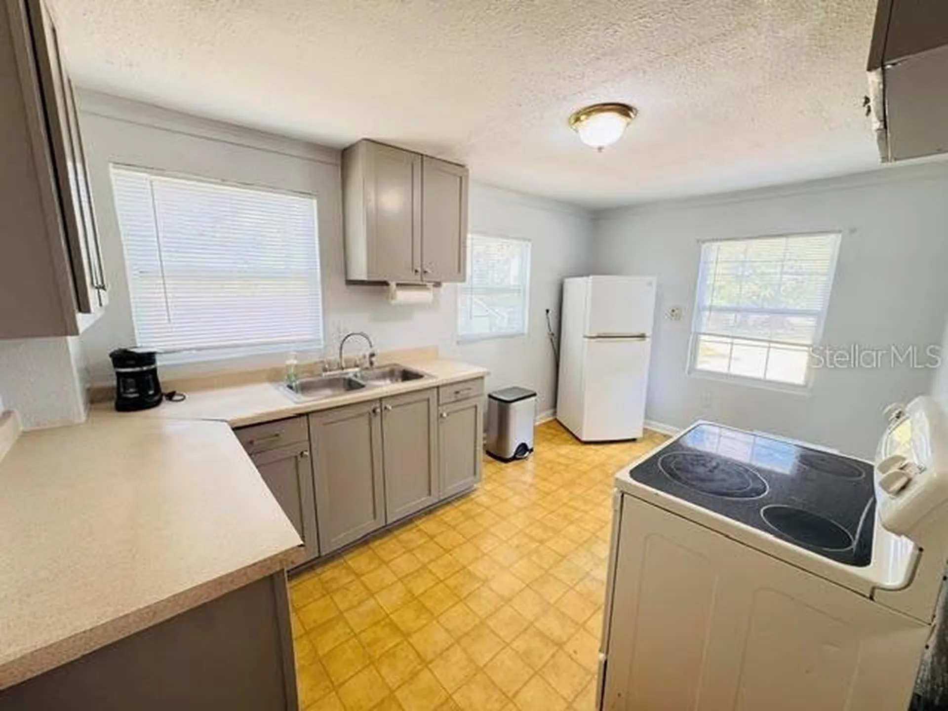 2722 S Sunrise Court Orlando FL 32806