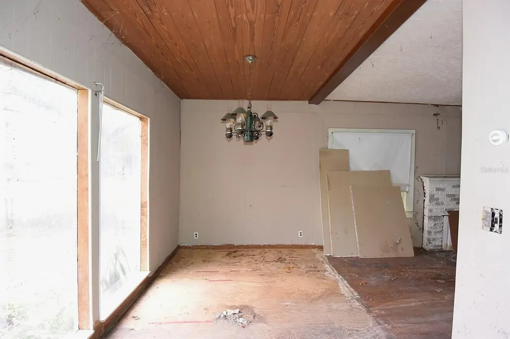 111 W Powhatan Avenue Tampa FL 33604