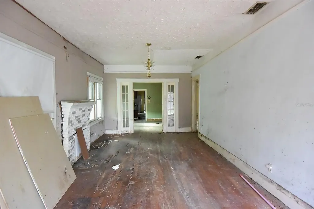 111 W Powhatan Avenue Tampa FL 33604