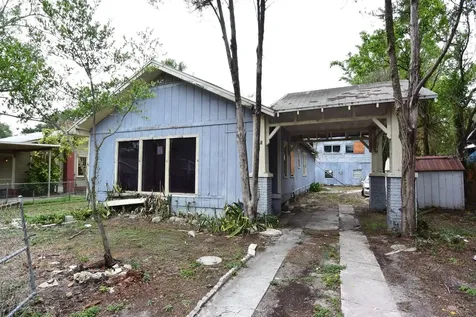 111 W Powhatan Avenue Tampa FL 33604