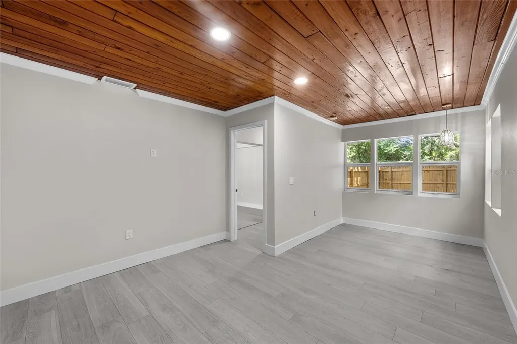 2001 E Powhatan Avenue Tampa FL 33610