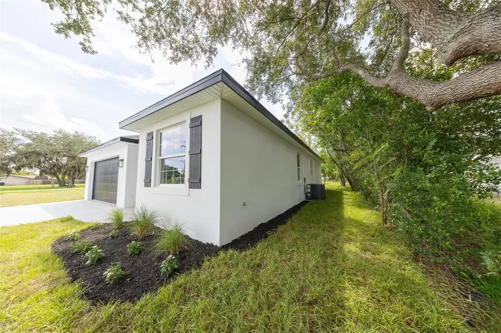 990 Thomas Road Eagle Lake FL 33839