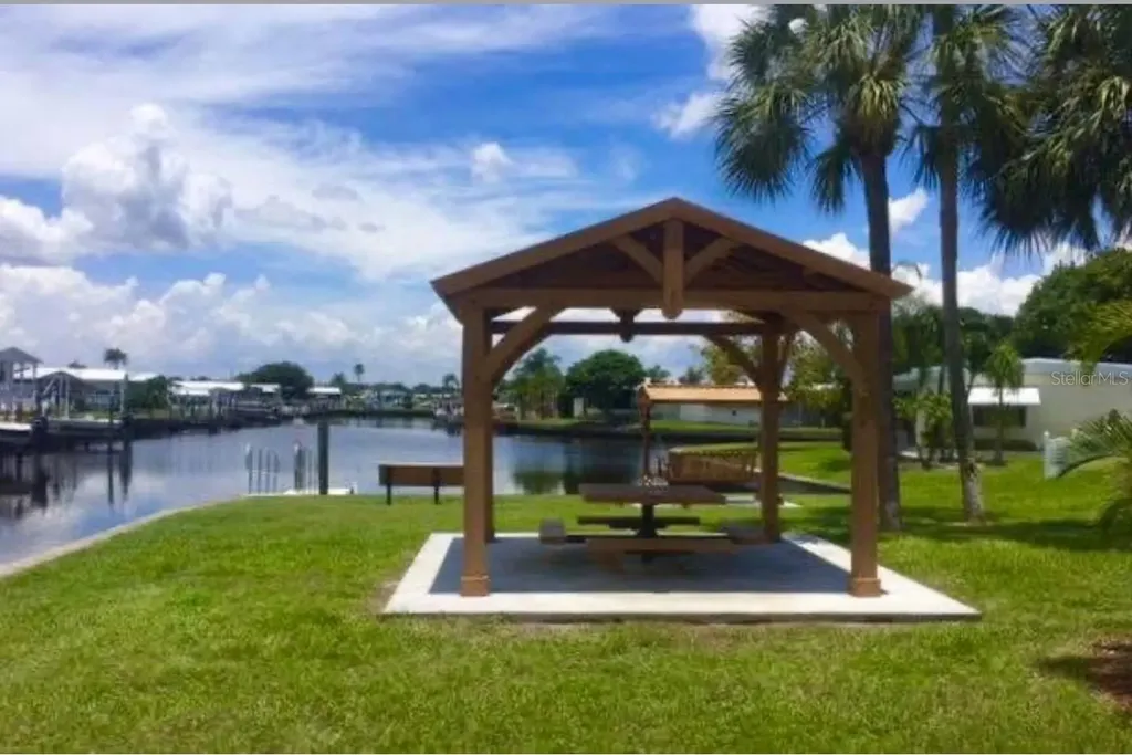 7234 Mount Fairfield Road NE St Petersburg FL 33702
