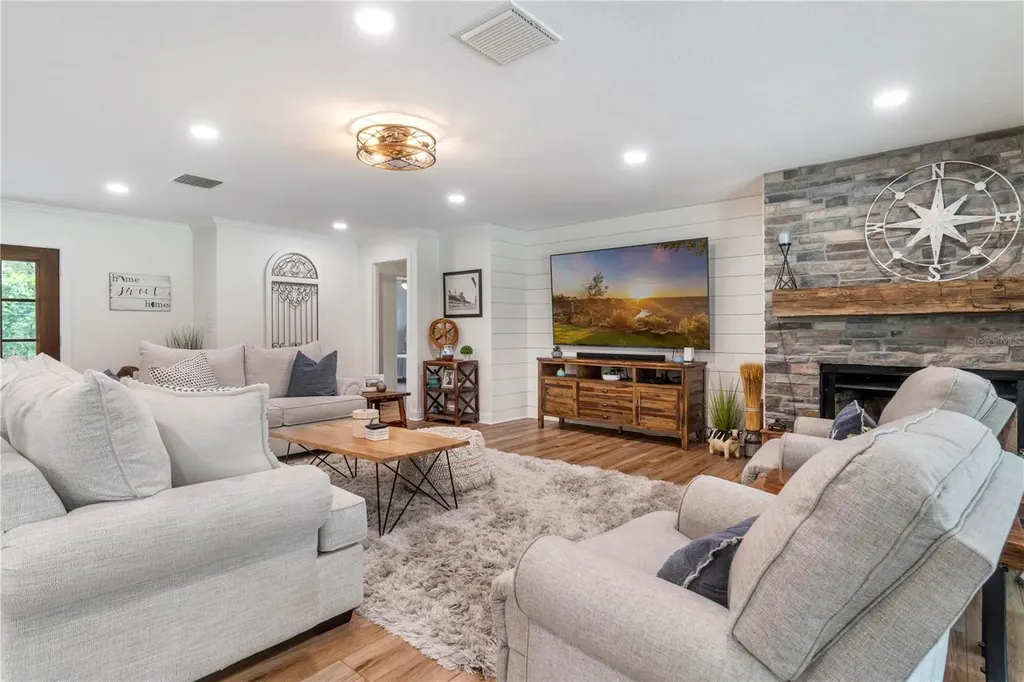 24 Lake Wood Circle Ocala FL 34482