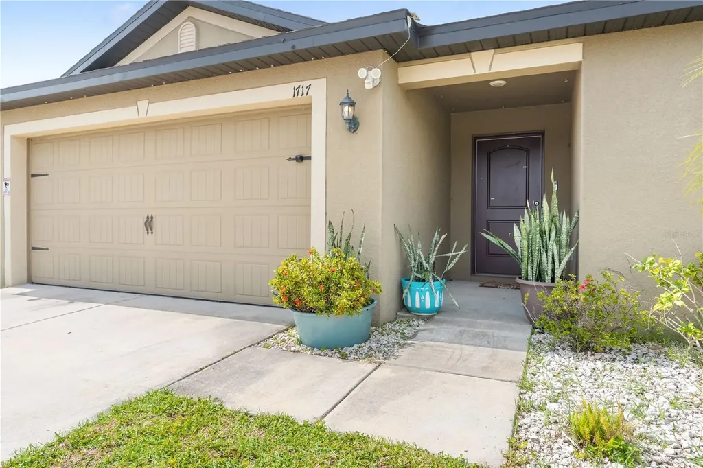 1717 Chatham Green Circle Ruskin FL 33570