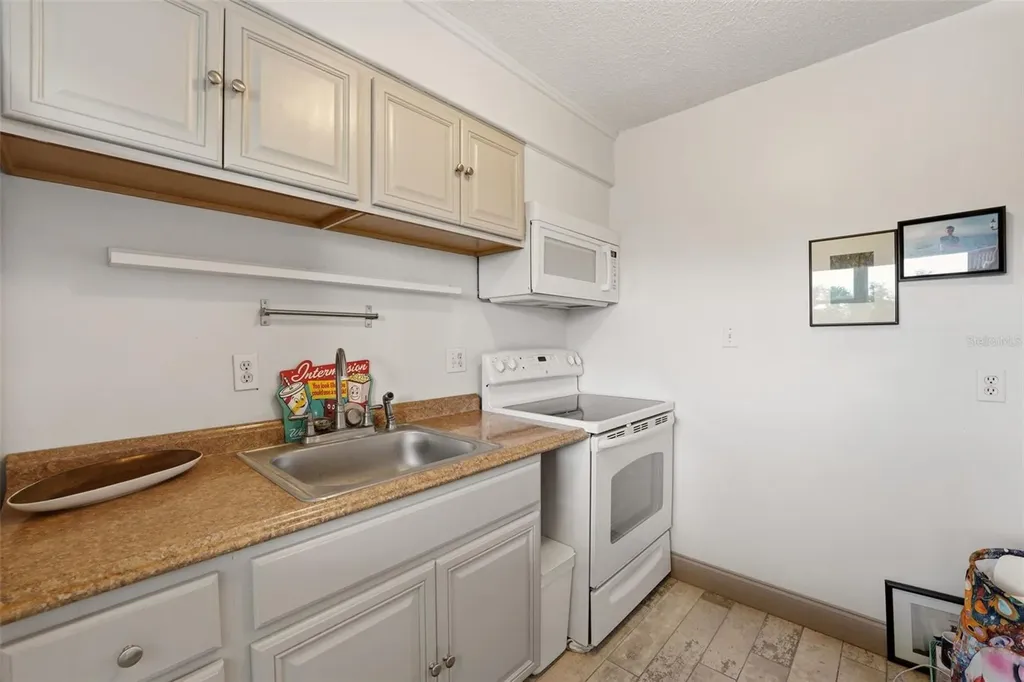 33 S Gulfstream Avenue Sarasota FL 34236