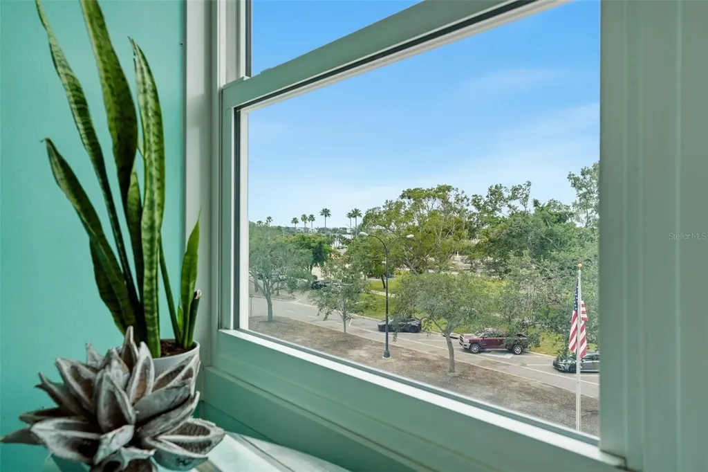 33 S Gulfstream Avenue Sarasota FL 34236