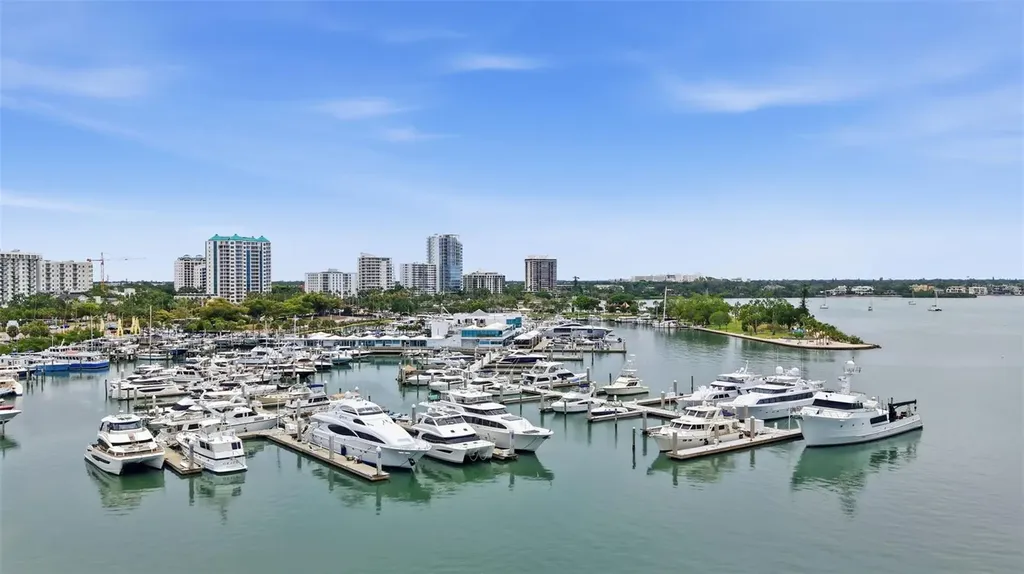 33 S Gulfstream Avenue Sarasota FL 34236