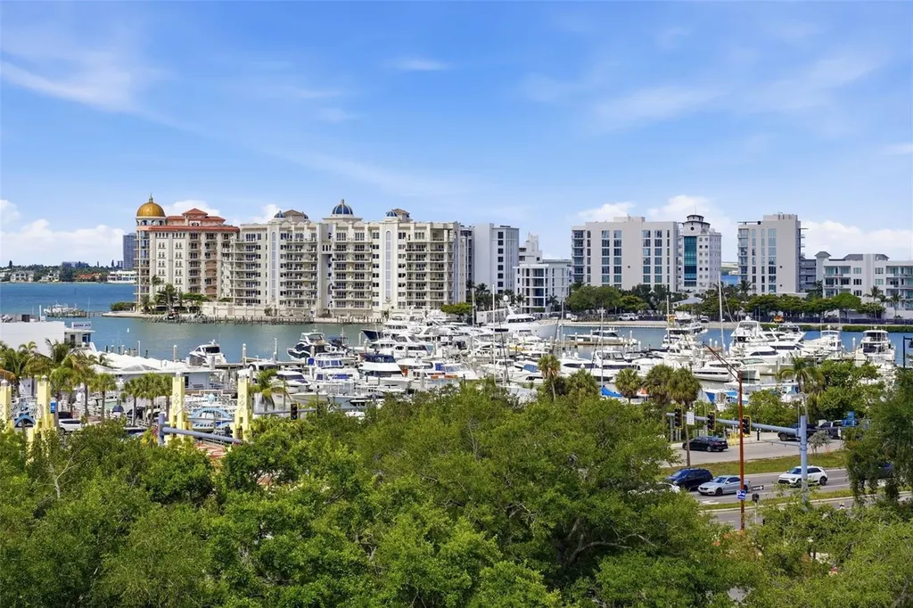 33 S Gulfstream Avenue Sarasota FL 34236