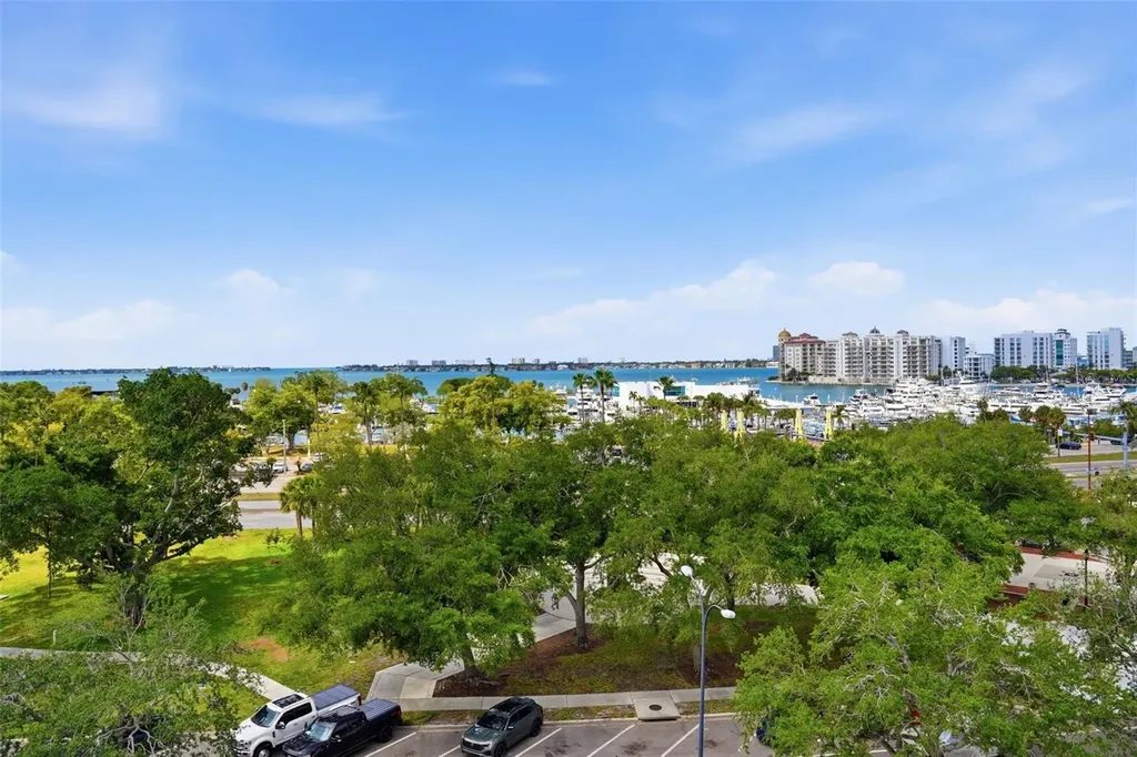 33 S Gulfstream Avenue Sarasota FL 34236