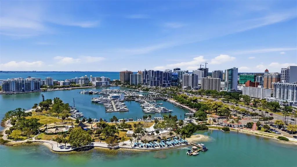 33 S Gulfstream Avenue Sarasota FL 34236