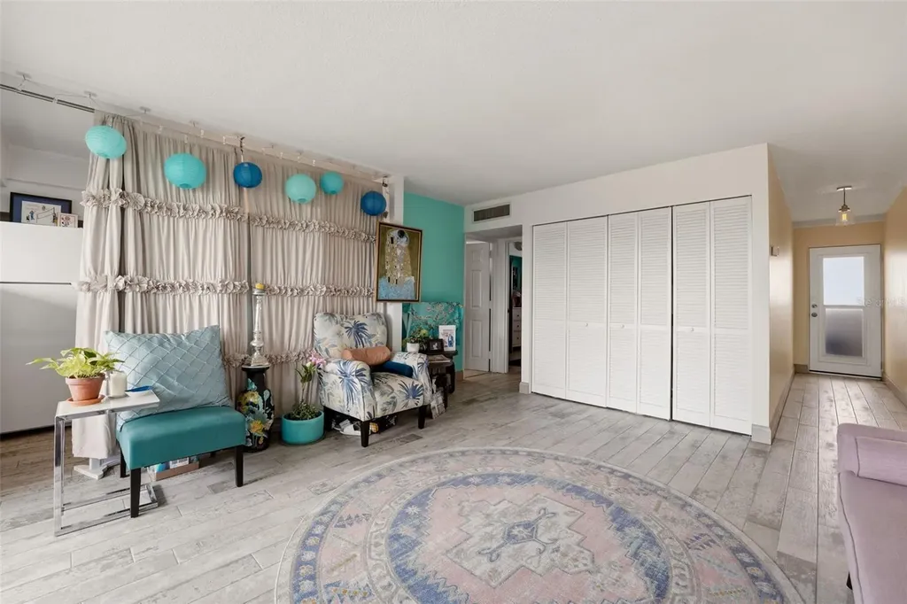 33 S Gulfstream Avenue Sarasota FL 34236