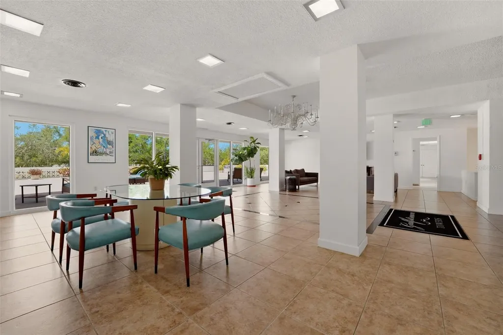 33 S Gulfstream Avenue Sarasota FL 34236