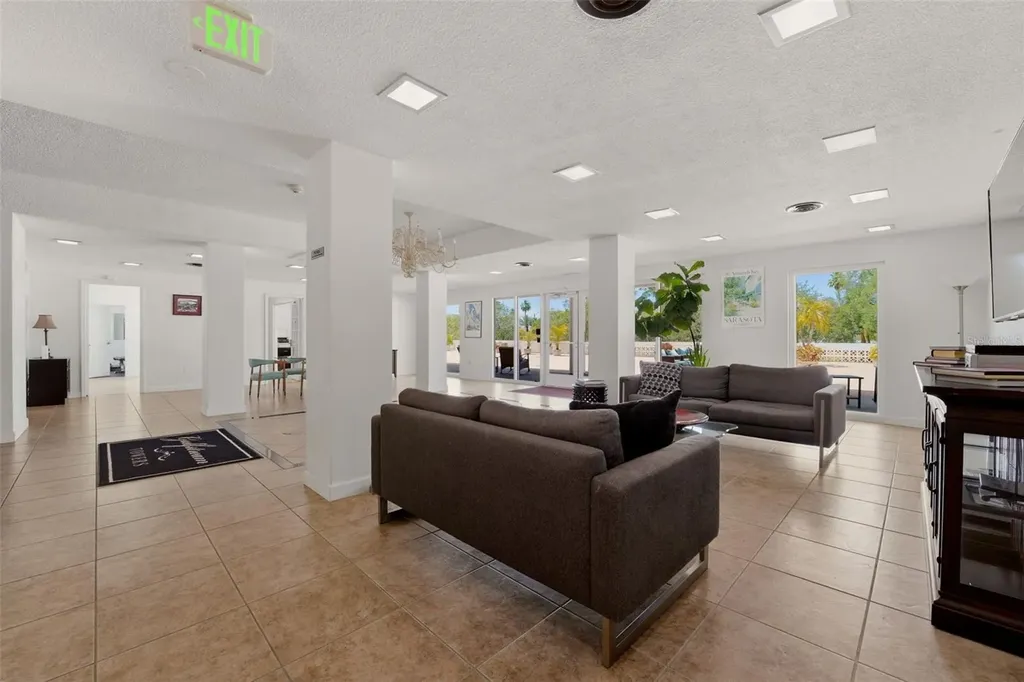 33 S Gulfstream Avenue Sarasota FL 34236