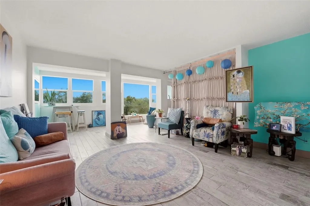 33 S Gulfstream Avenue Sarasota FL 34236
