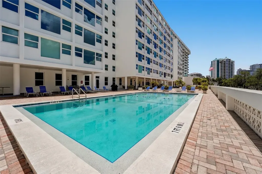 33 S Gulfstream Avenue Sarasota FL 34236