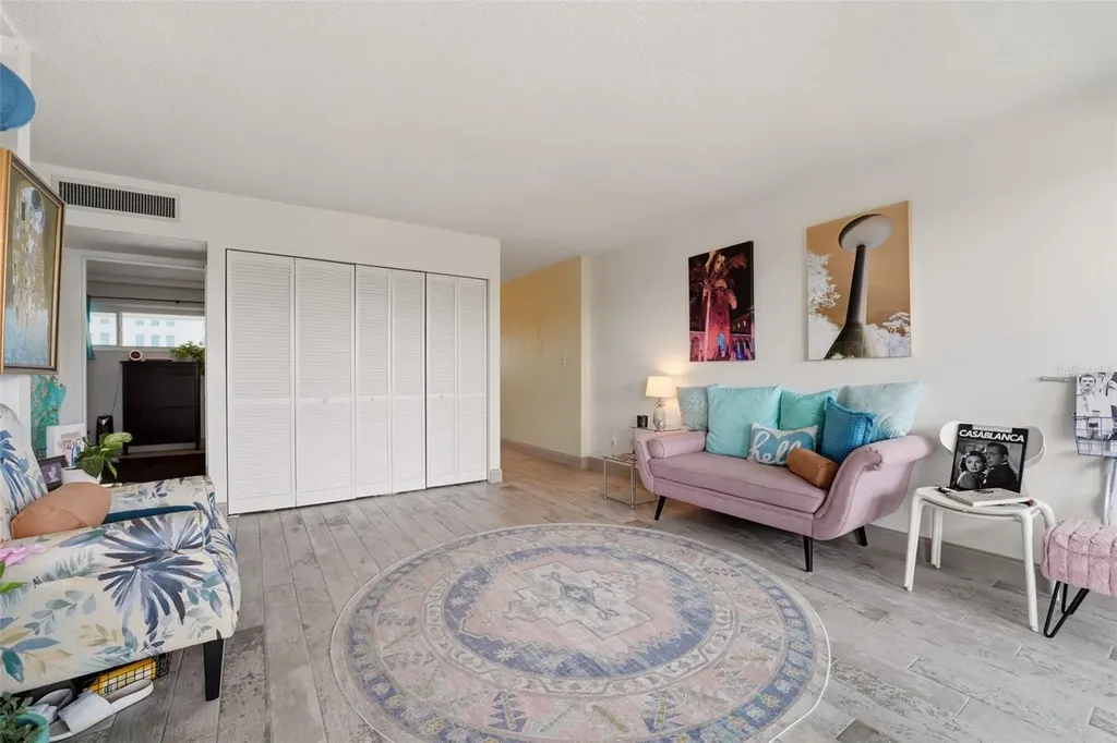 33 S Gulfstream Avenue Sarasota FL 34236