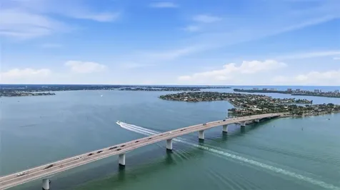 33 S Gulfstream Avenue Sarasota FL 34236