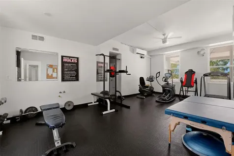 33 S Gulfstream Avenue Sarasota FL 34236