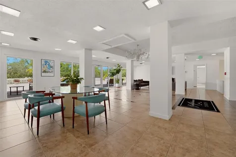 33 S Gulfstream Avenue Sarasota FL 34236