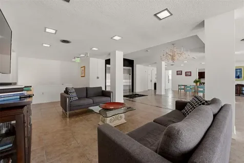 33 S Gulfstream Avenue Sarasota FL 34236