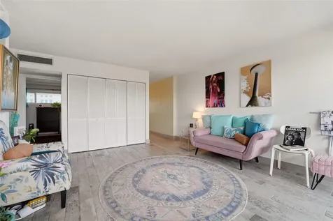 33 S Gulfstream Avenue Sarasota FL 34236