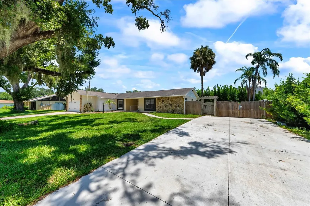 13603 Westshire Drive Tampa FL 33618