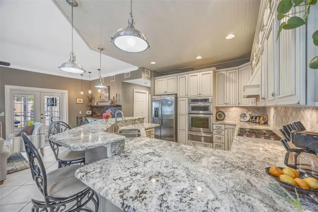 852 35th Avenue N St Petersburg FL 33704