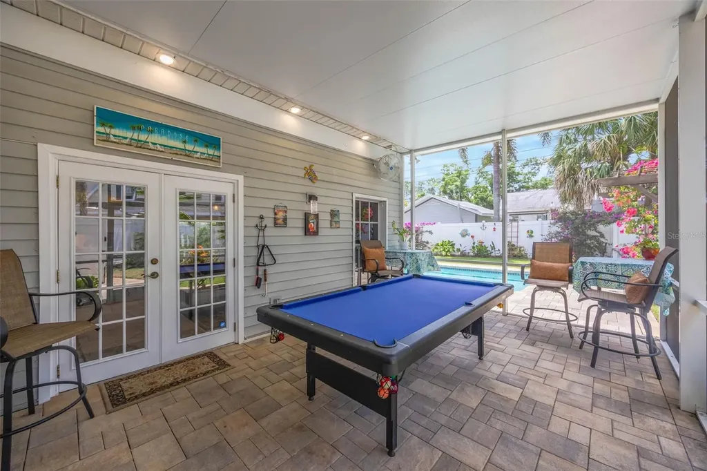 852 35th Avenue N St Petersburg FL 33704