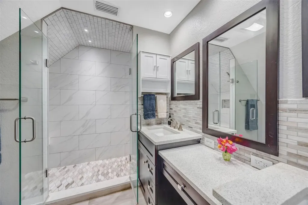 852 35th Avenue N St Petersburg FL 33704