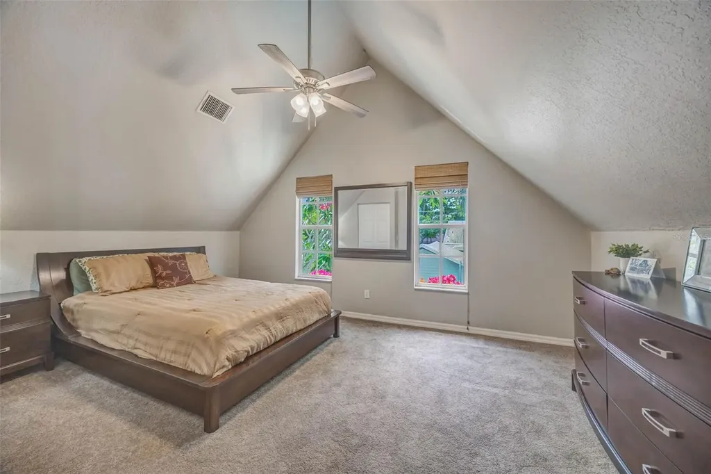 852 35th Avenue N St Petersburg FL 33704