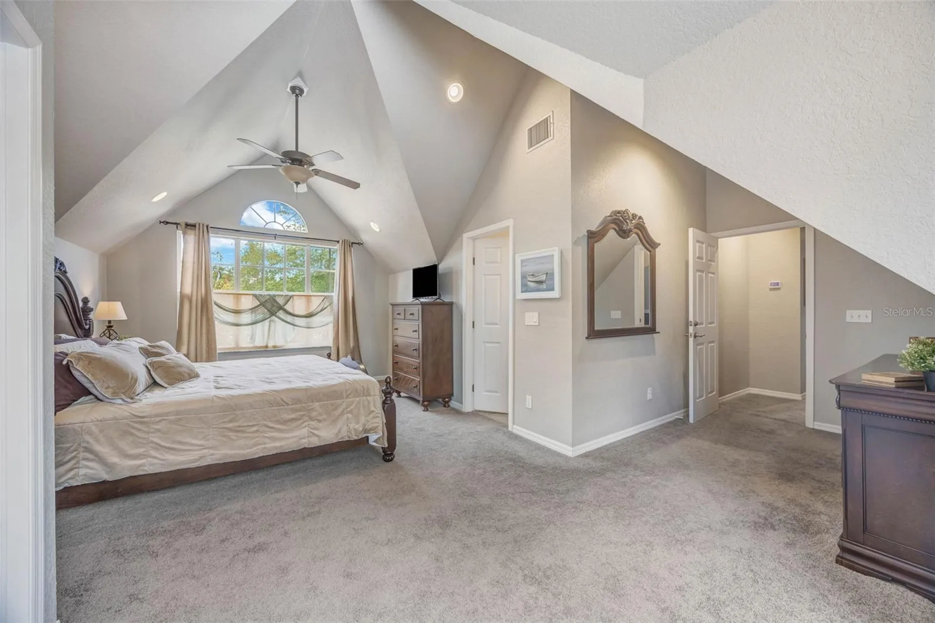 852 35th Avenue N St Petersburg FL 33704