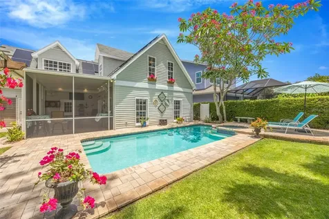 852 35th Avenue N St Petersburg FL 33704