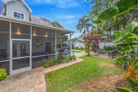 852 35th Avenue N St Petersburg FL 33704