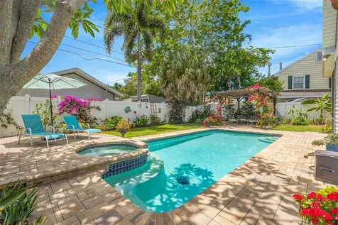 852 35th Avenue N St Petersburg FL 33704
