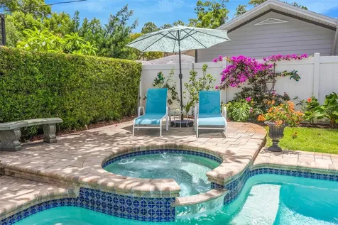 852 35th Avenue N St Petersburg FL 33704