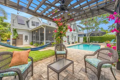 852 35th Avenue N St Petersburg FL 33704