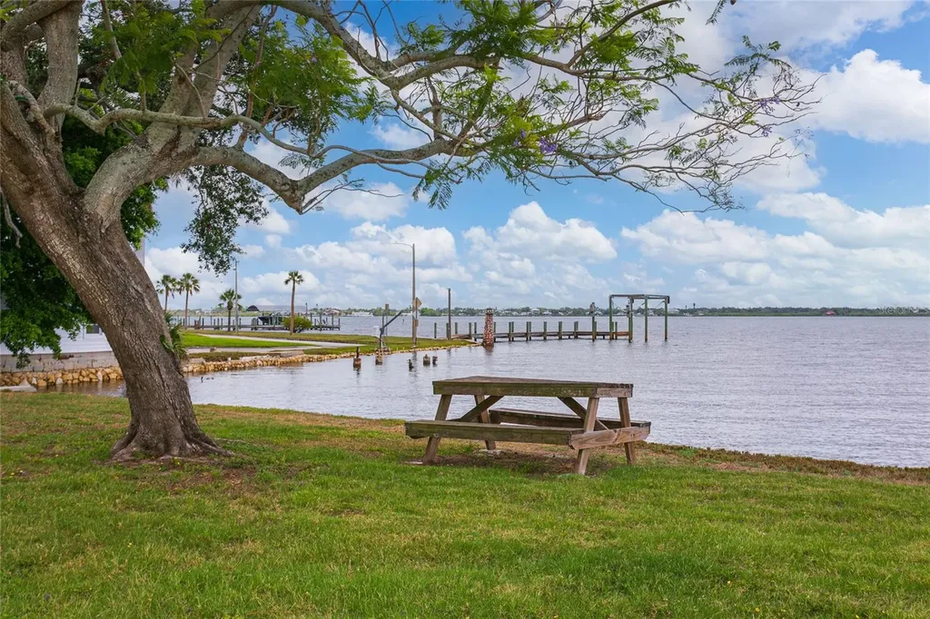 14 Lafayette Street Bradenton FL 34208