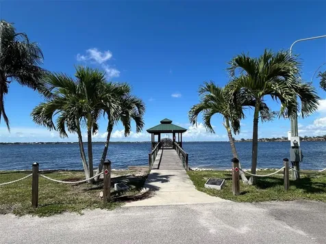 14 Lafayette Street Bradenton FL 34208