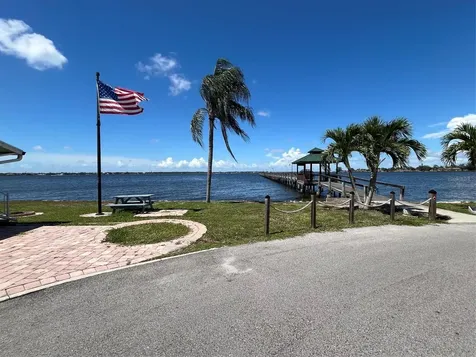 14 Lafayette Street Bradenton FL 34208