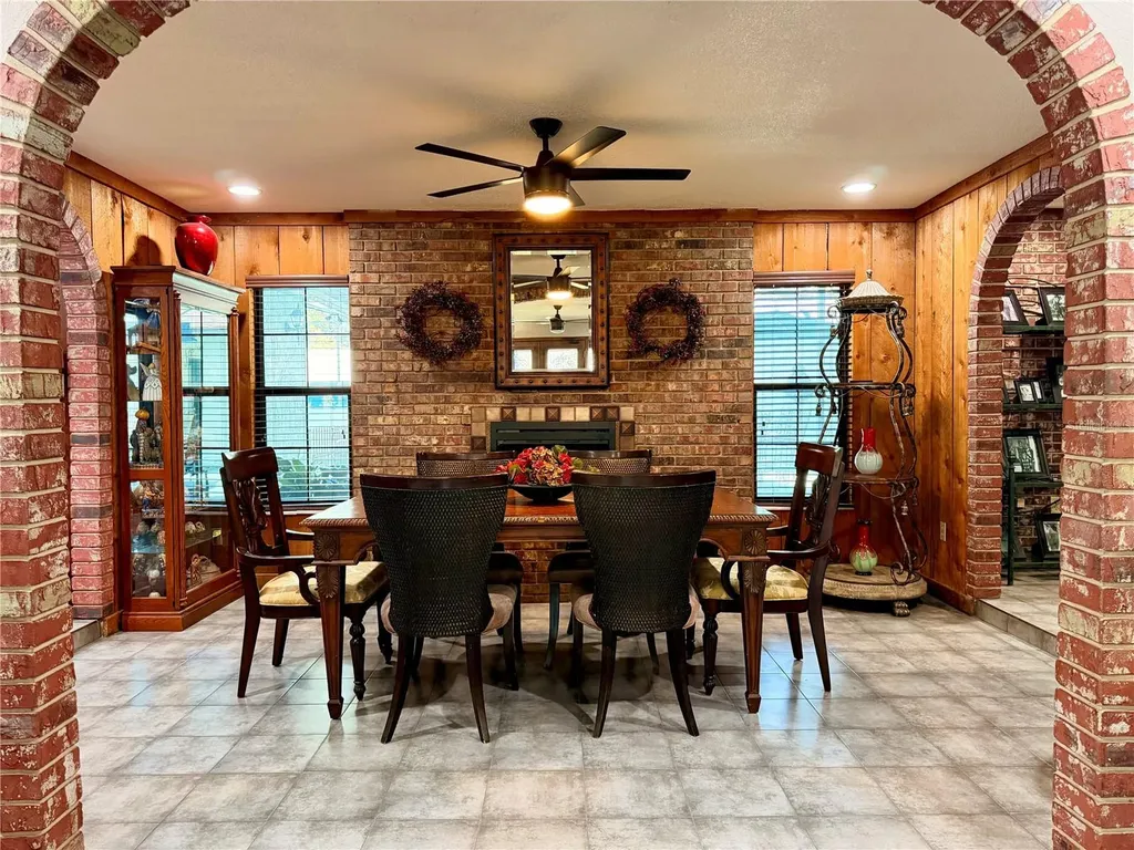404 Ridgewood Avenue Dundee FL 33838