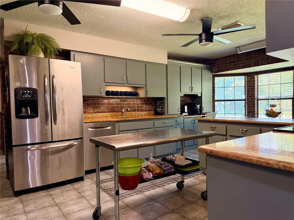 404 Ridgewood Avenue Dundee FL 33838