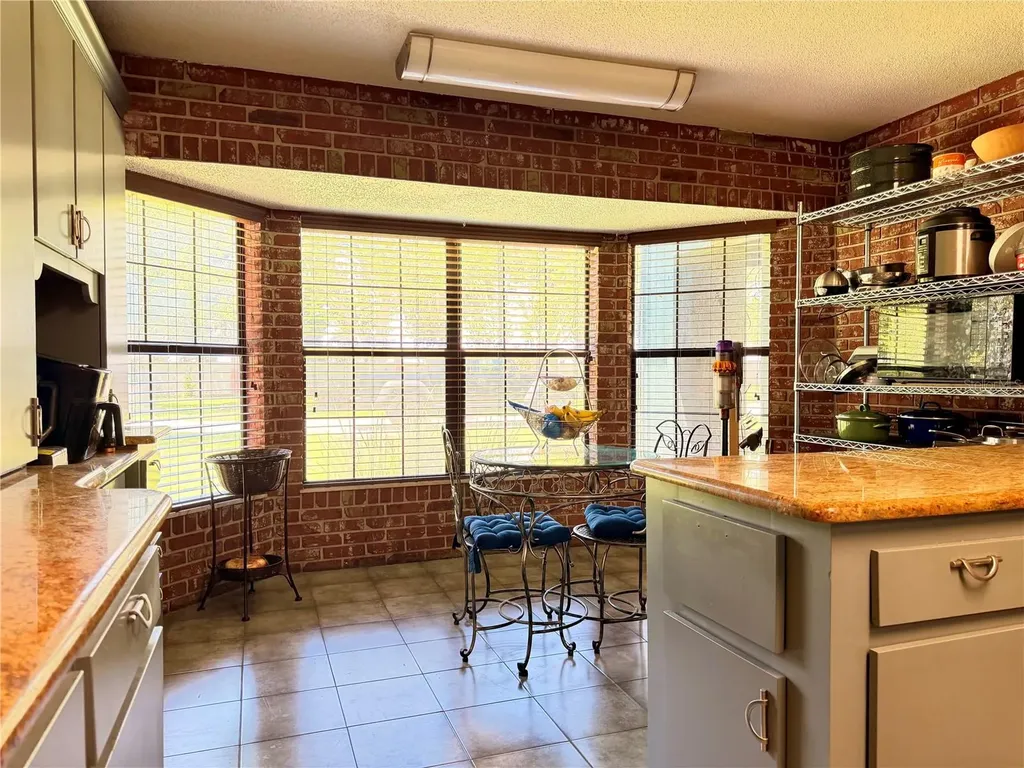 404 Ridgewood Avenue Dundee FL 33838
