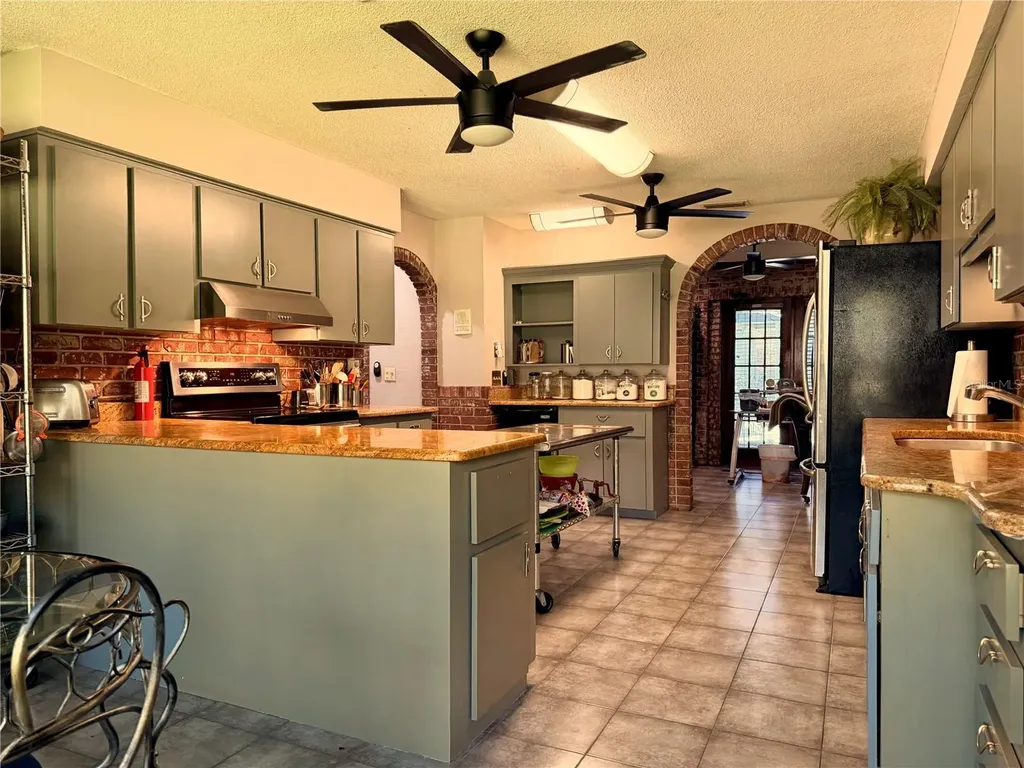 404 Ridgewood Avenue Dundee FL 33838