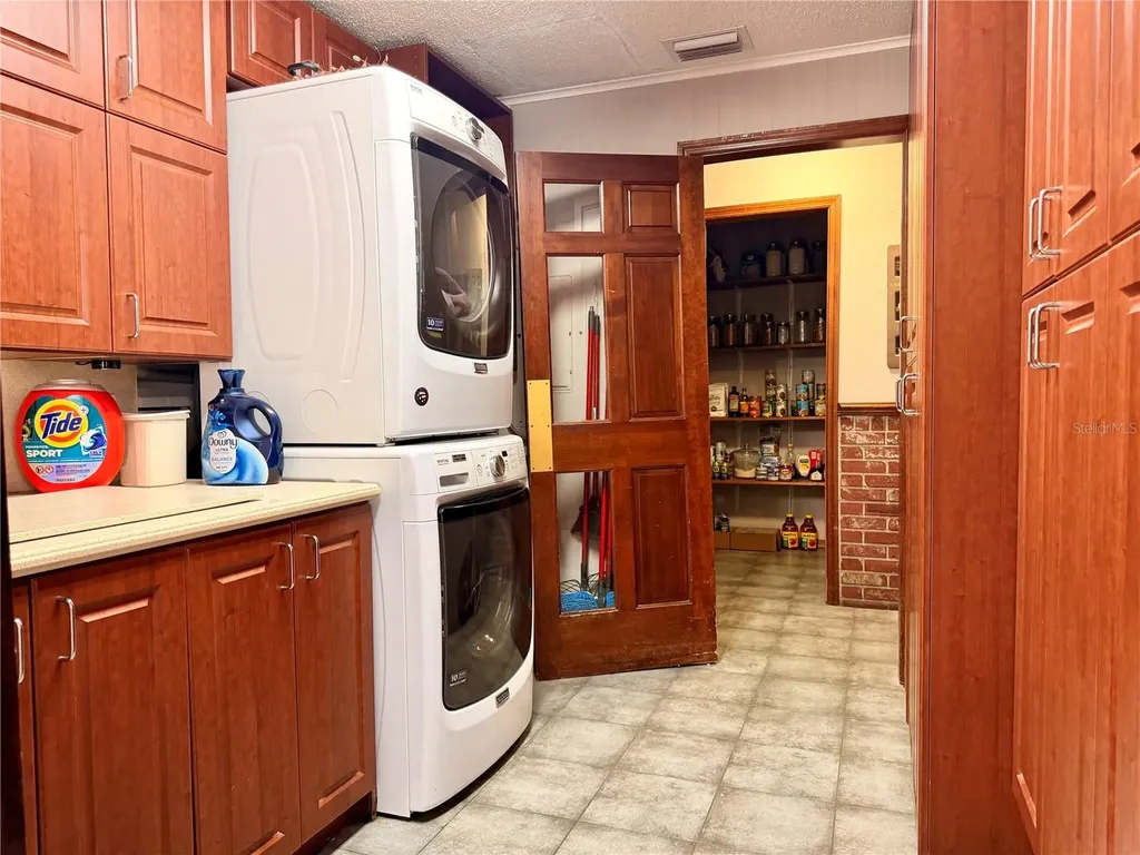 404 Ridgewood Avenue Dundee FL 33838