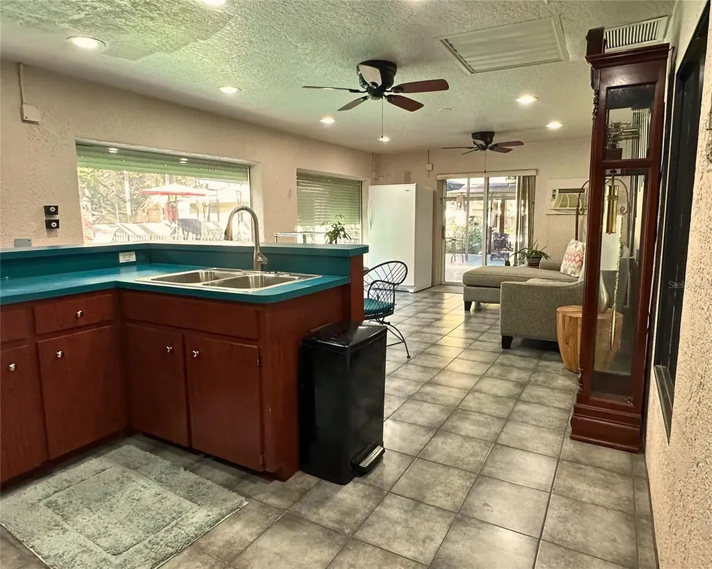 404 Ridgewood Avenue Dundee FL 33838