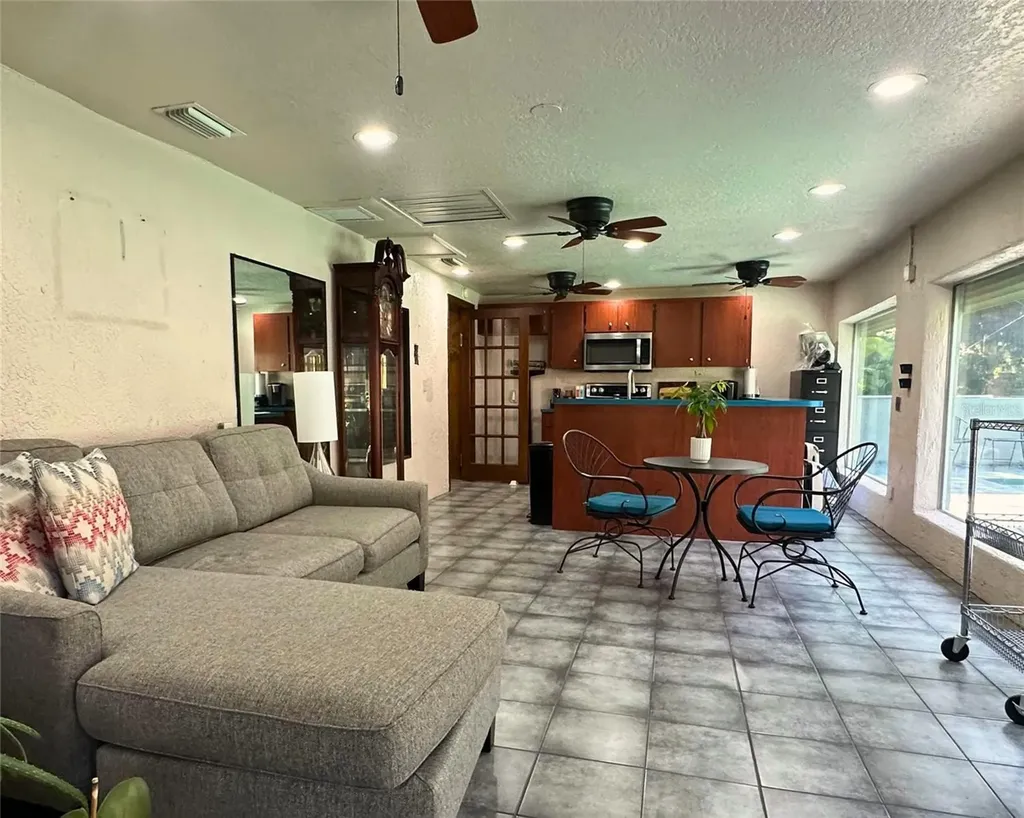 404 Ridgewood Avenue Dundee FL 33838