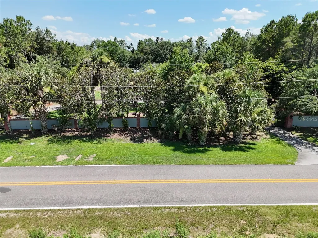 404 Ridgewood Avenue Dundee FL 33838