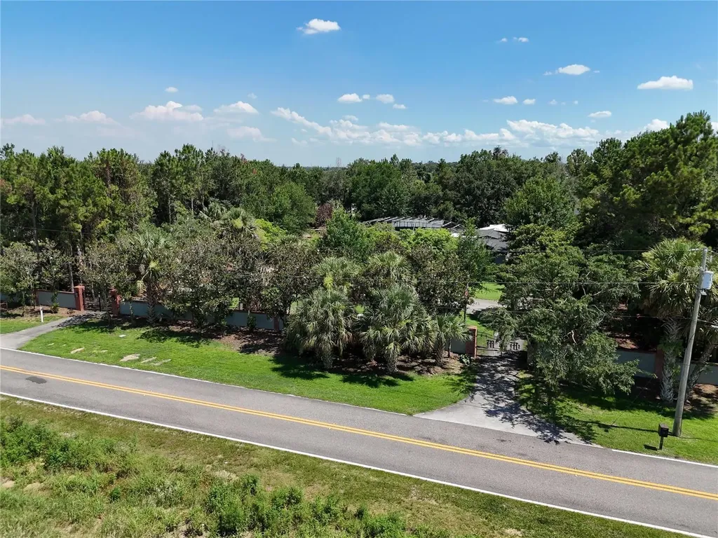 404 Ridgewood Avenue Dundee FL 33838