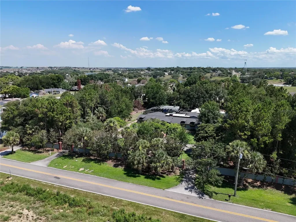 404 Ridgewood Avenue Dundee FL 33838